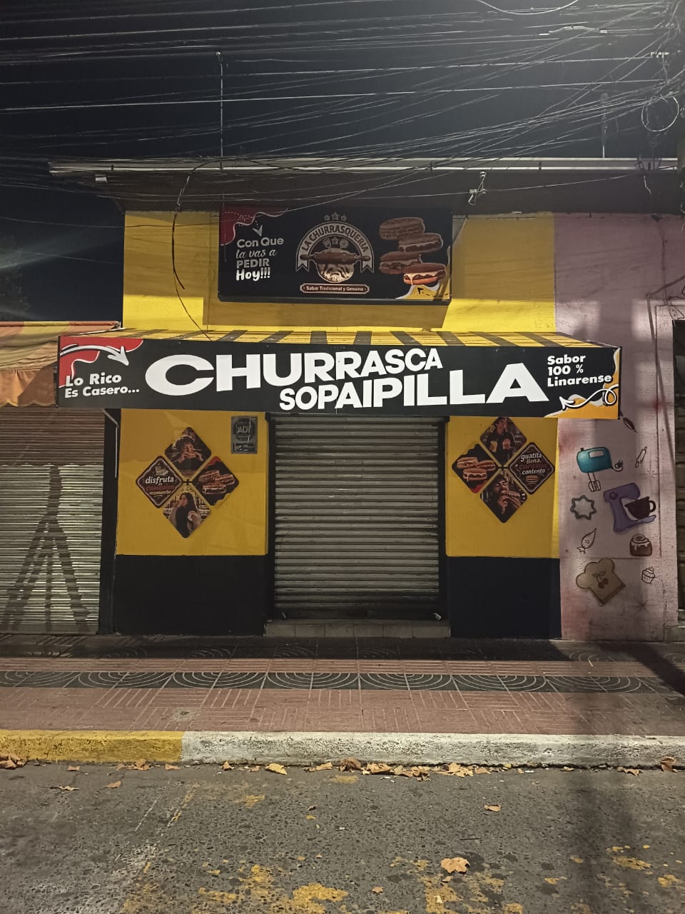 Fachada del local de día